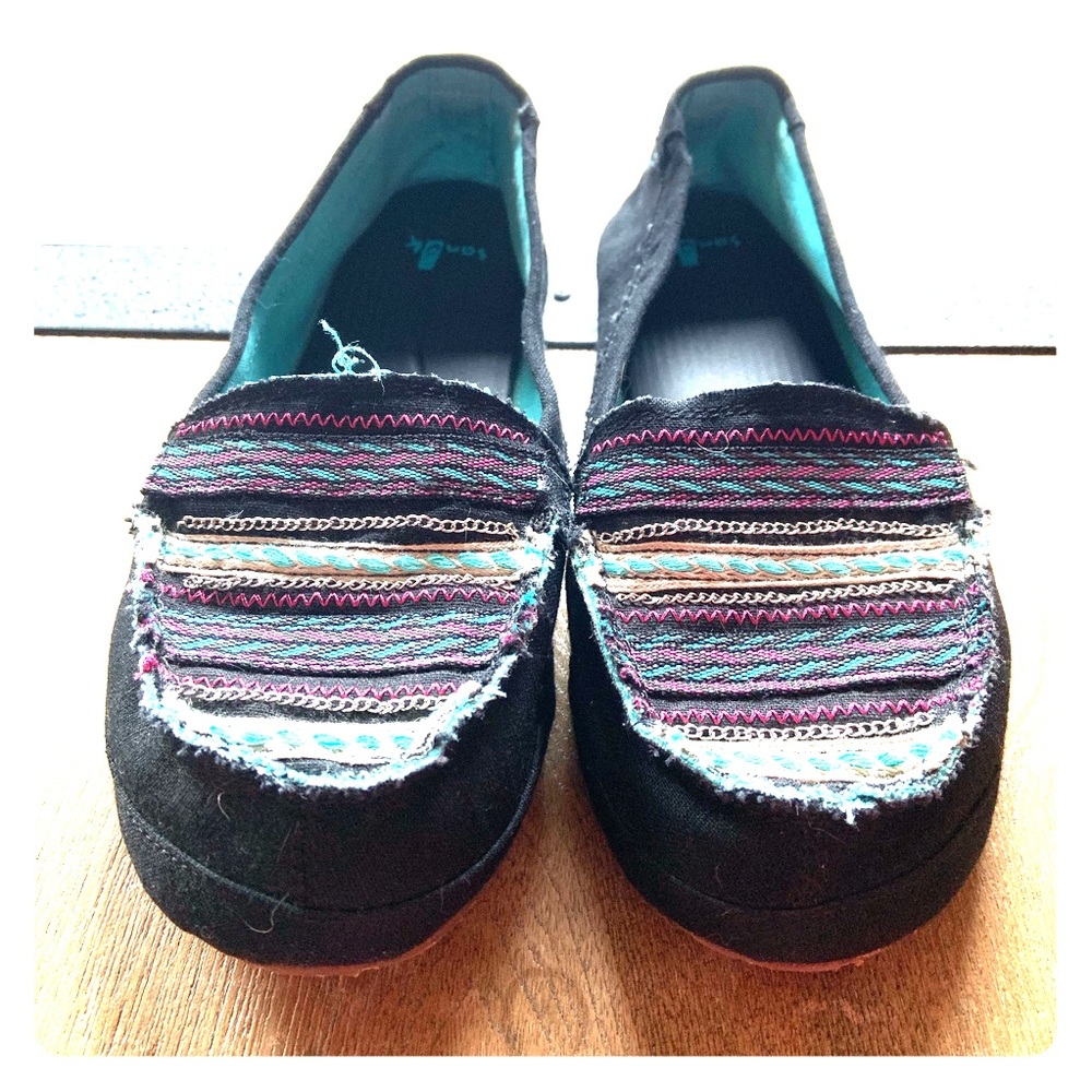 Sanuk women’s slip on shoes size 8